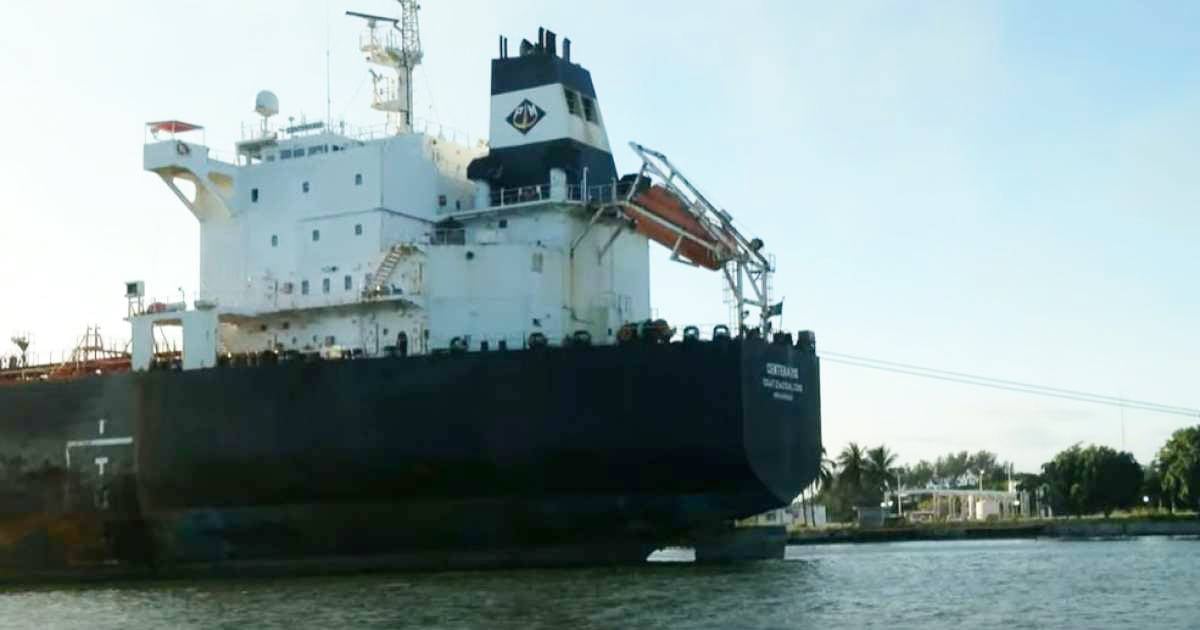 Buque petrolero mexicano © Captura de video YouTube / Barcos en el Río Pánuco Tampico México 