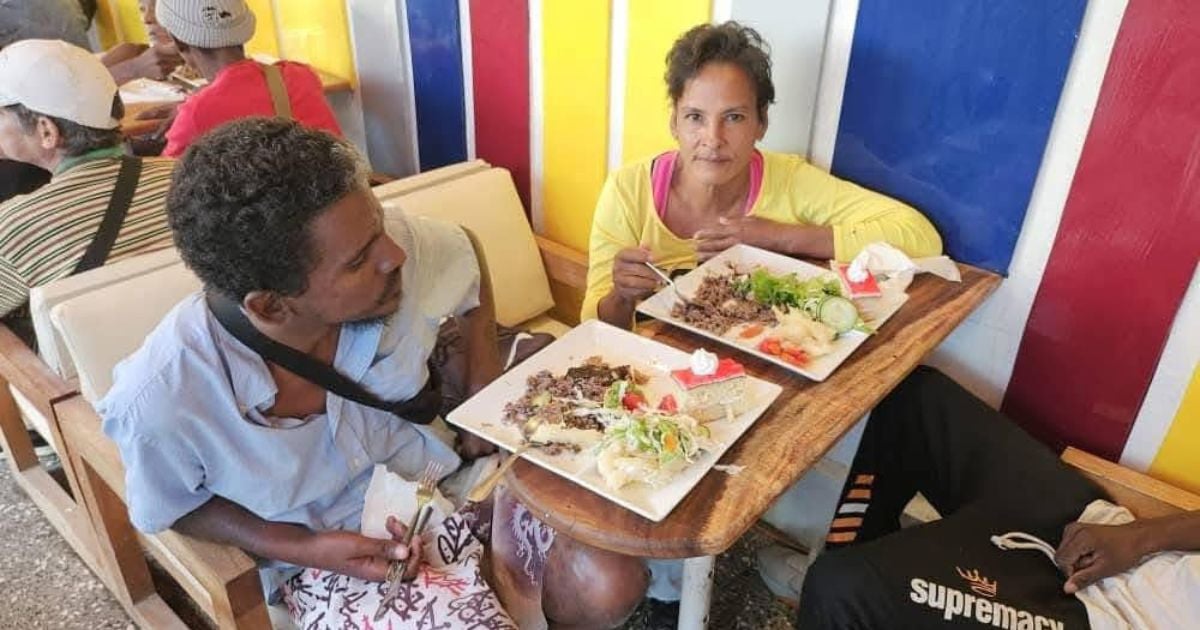 Cena para personas vulnerables de La Habana (Imagen de referencia) © Facebook / Lara Crofs 