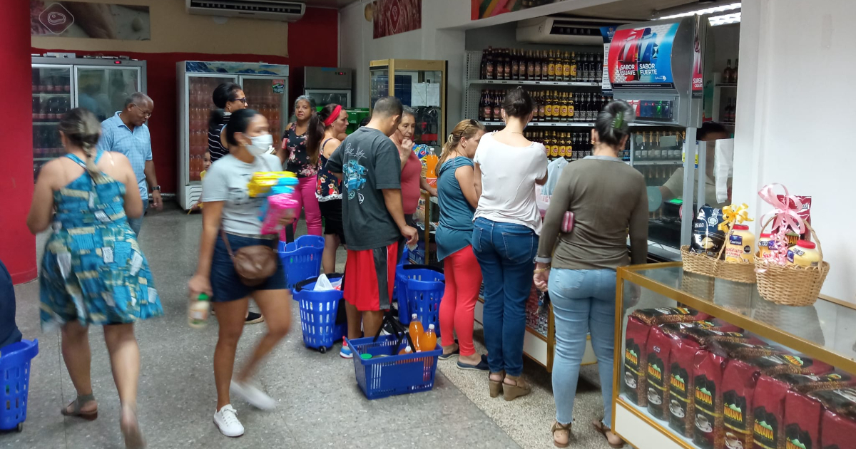 Cubans Face New Restriction in State Stores: "No MLC Accepted, Only Dollars or Cards"