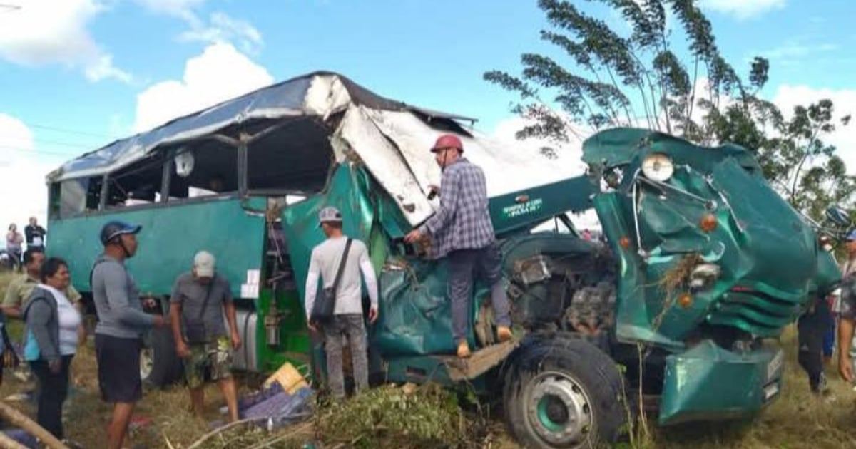 Massive Accident: Fatalities and Injuries Reported After Passenger Truck Overturns in Camagüey