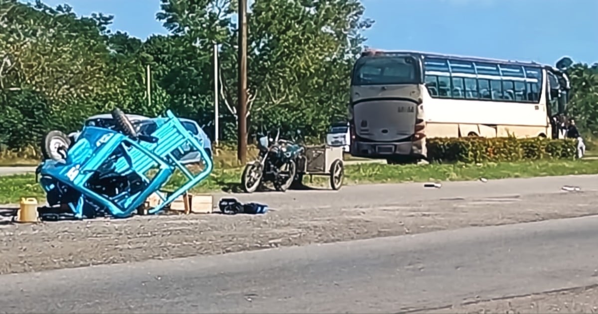 Bus and Tricycle Collide on Havana Bridge, Highlighting Traffic Safety Concerns