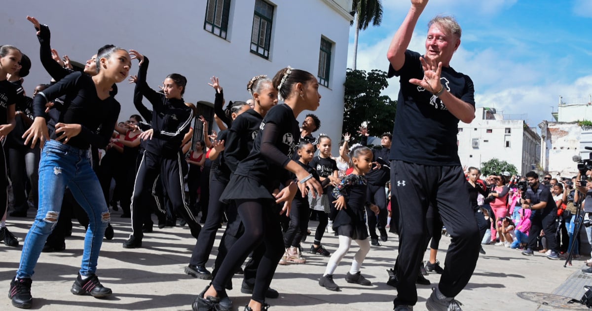 Vincent Paterson baila coreografía de "Thriller" en La Habana © Prensa Latina