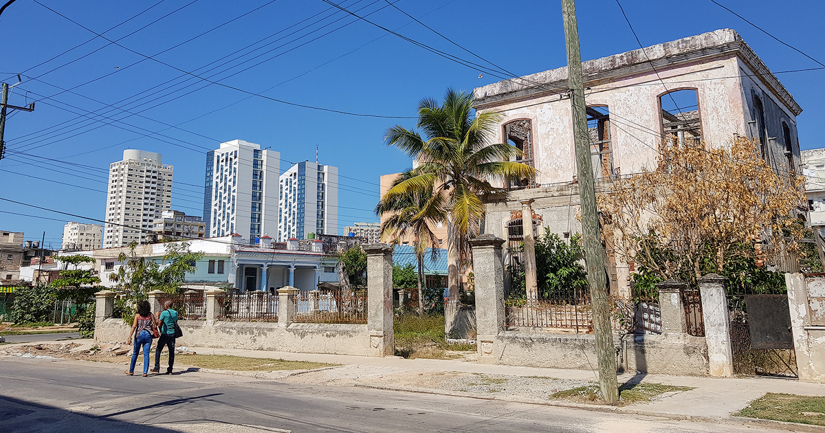 Cubanos en El Vedado (imagen de referencia) © CiberCuba