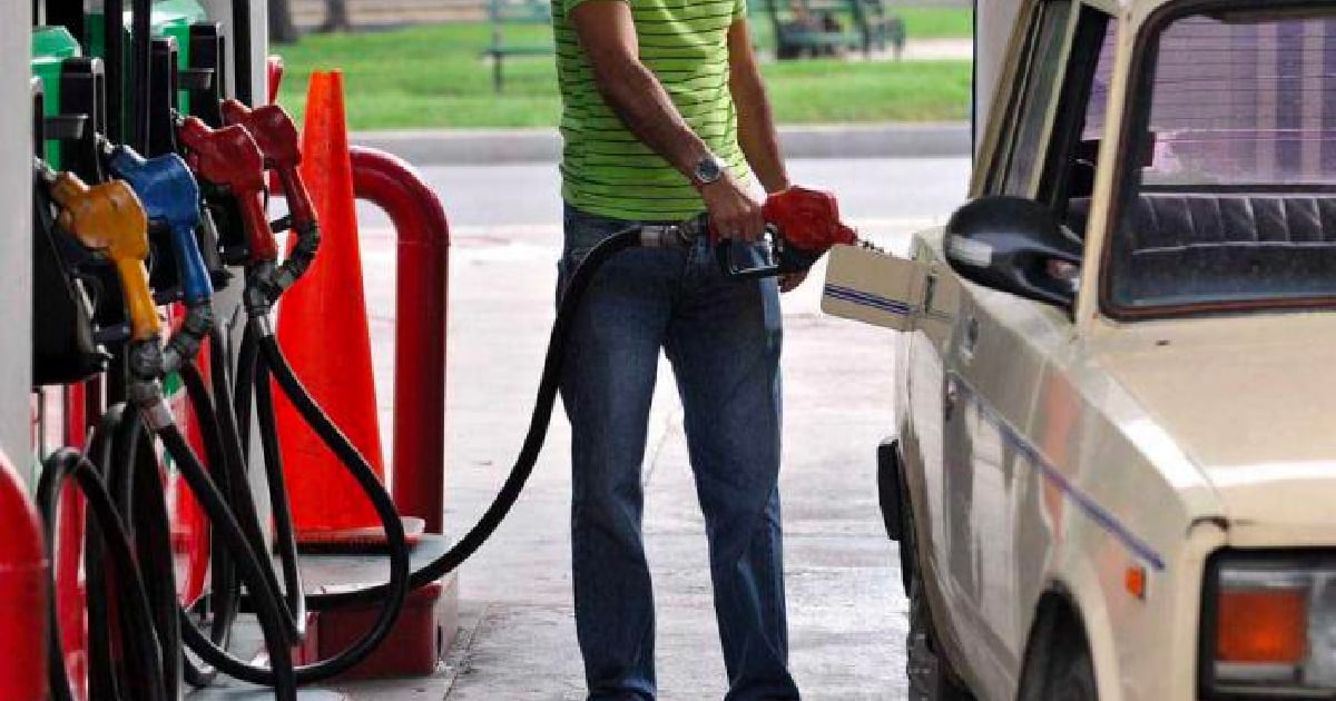 Gas Prices Skyrocket to 900 Pesos per Liter in Cuba's Black Market