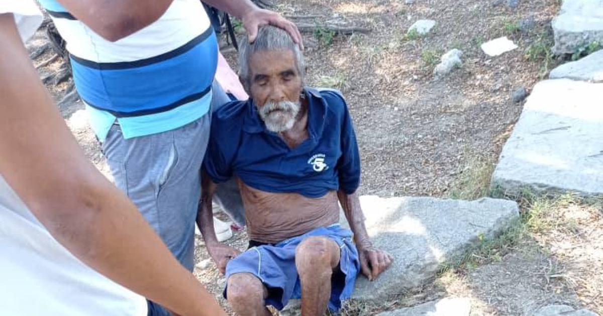 Elderly Man Hospitalized in Santiago de Cuba Following Social Media Outcry: "Suddenly, Everyone Responsible Appeared"