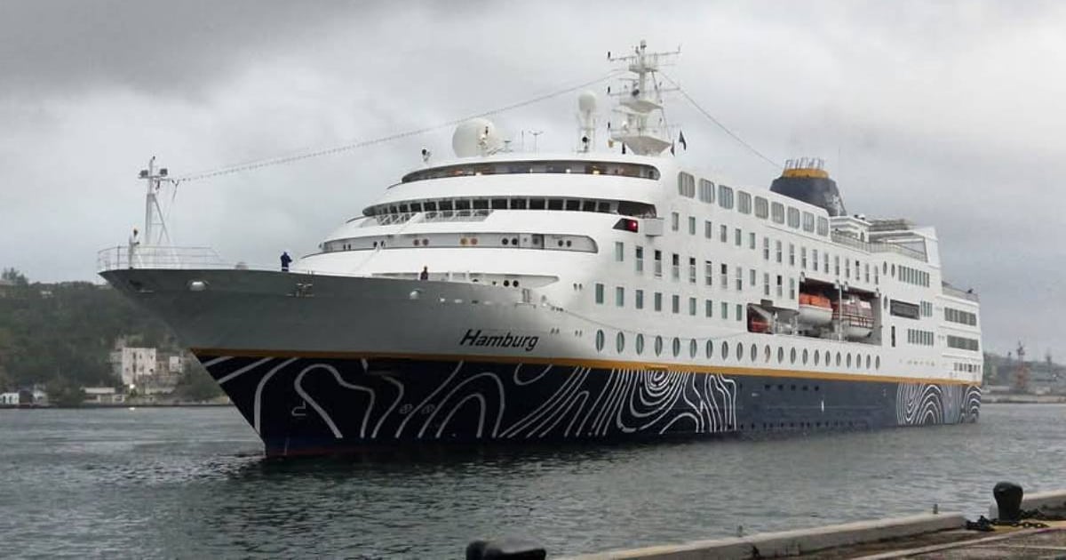 German Cruise Ship Visits Havana Amidst Cuban Crisis