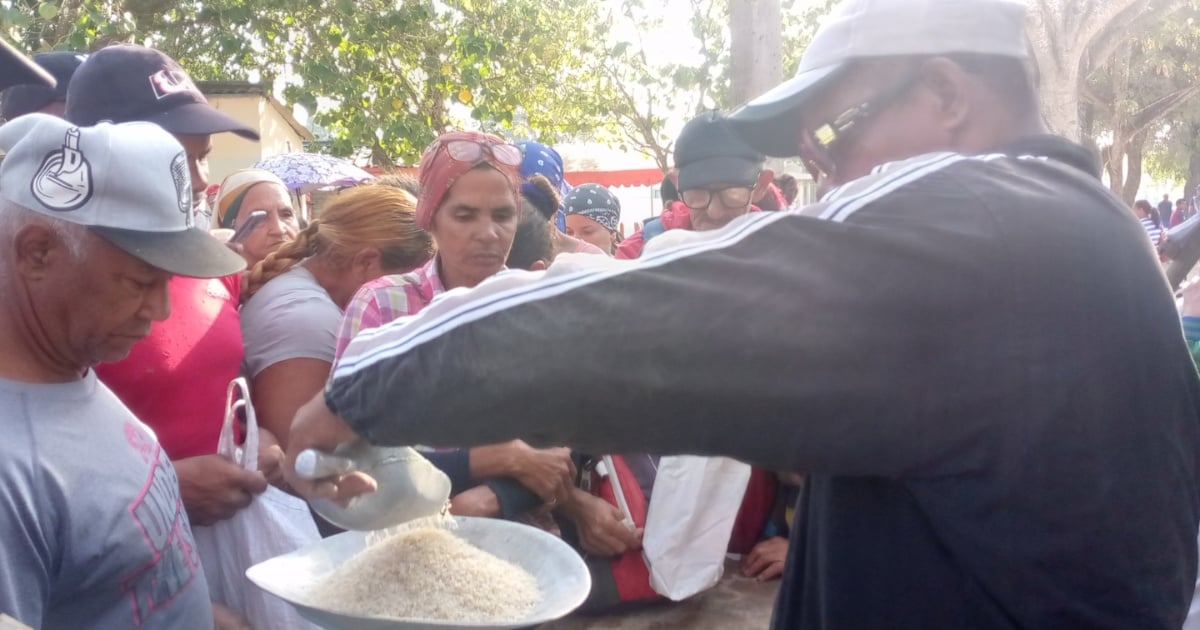 Cuban Government Distributes Peas and Rice Following Massive Protests in Río Cauto