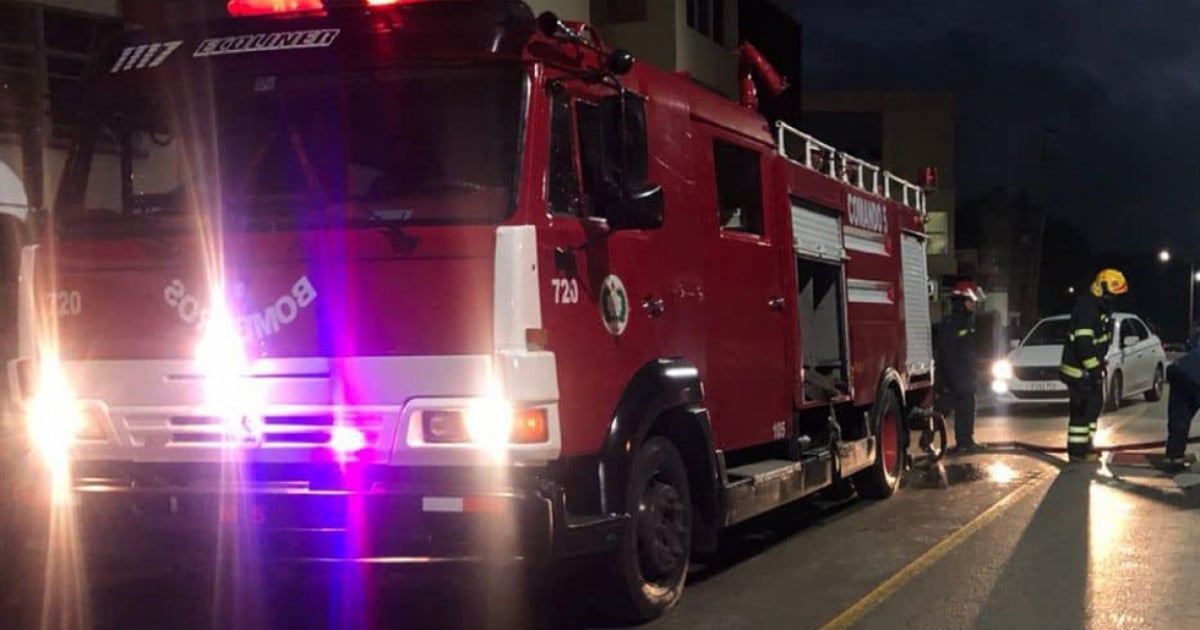 Fire Truck Blasts Reggaeton Through Cuba's Dark Streets: A Misguided "Meteoro" Exercise?