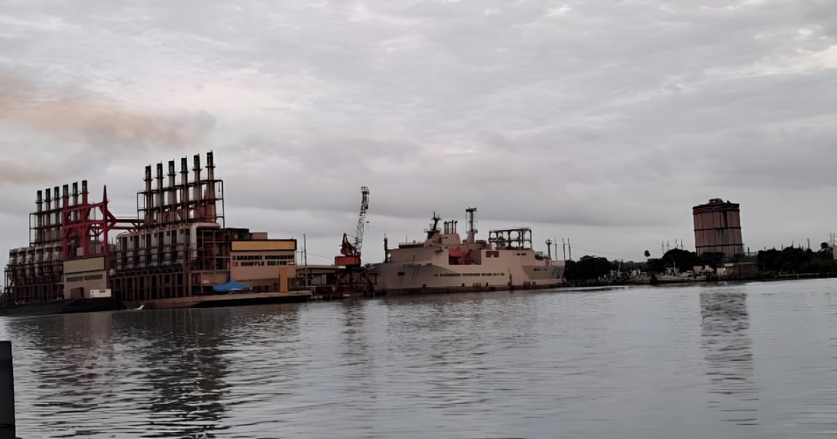 ¿Se va una central flotante?: Llega a La Habana transportador de carga pesada desde Turquía