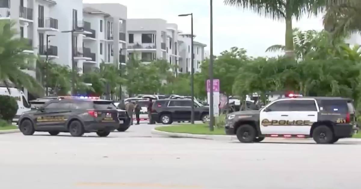 Two Injured in Shooting Amid Robbery in South Florida
