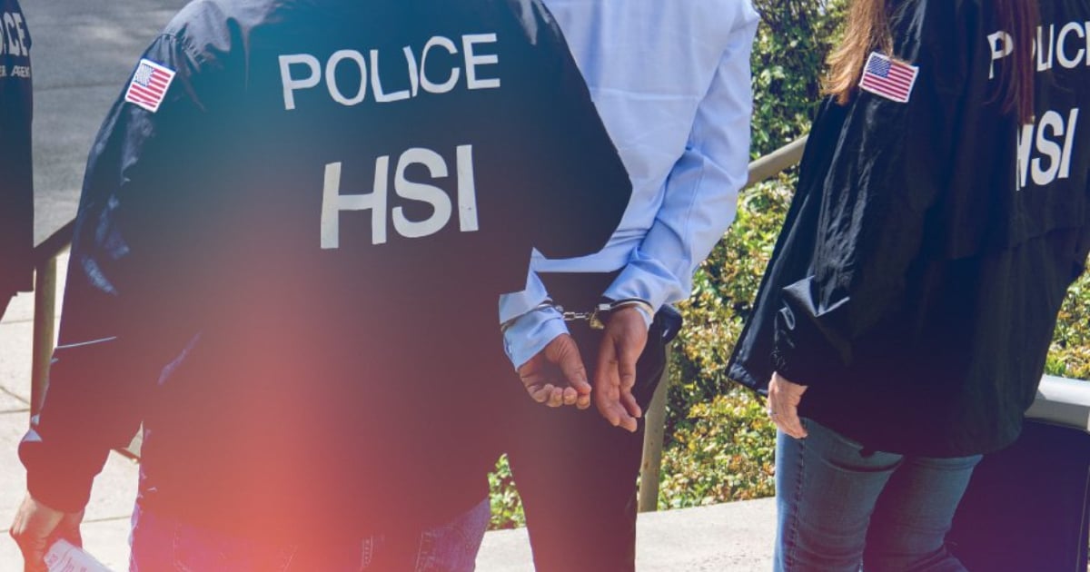 Cuban with 1995 Deportation Order Arrested at Miami Immigration Office