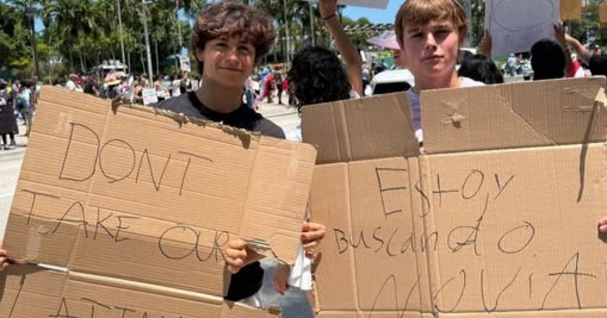 "Keep Our Latinas Here": Teenagers Cause Stir at Miami Anti-Deportation Rally