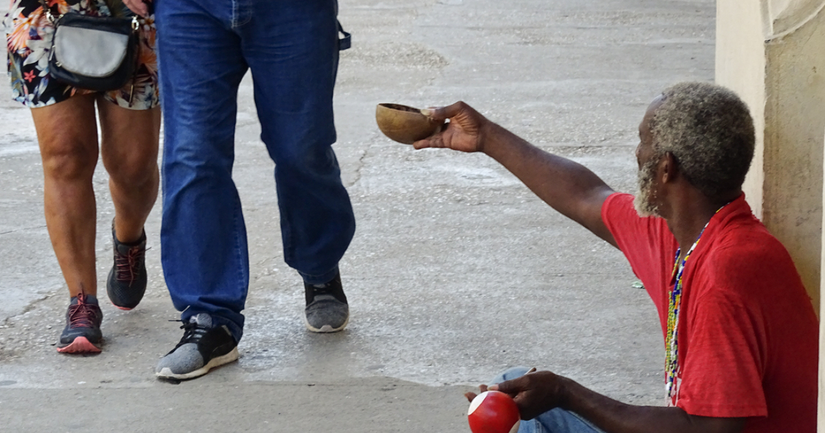Santiago de Cuba is getting dressed up for its 510th anniversary while the population struggles with hunger and shortages.
