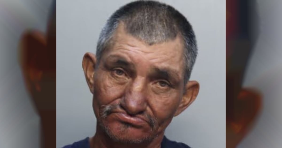 Violento ataque en Hialeah: Hombre sin hogar apuñala a otro en la cara y el brazo