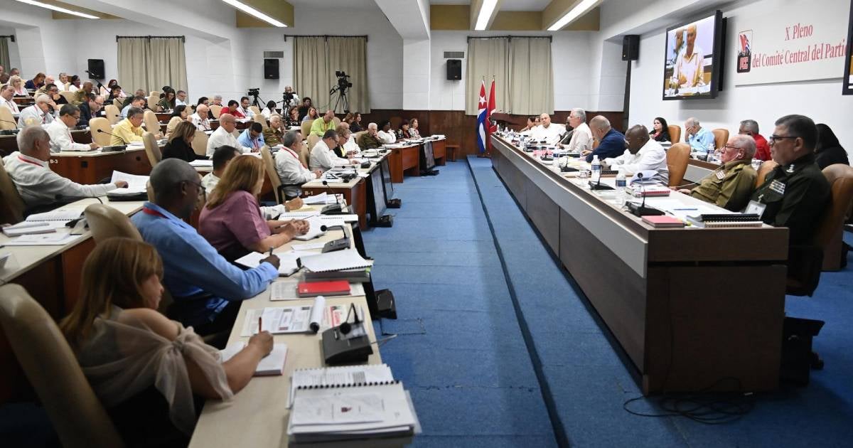 Gobierno cubano anuncia más parques solares, pero admite que sin petróleo no habrá alivio