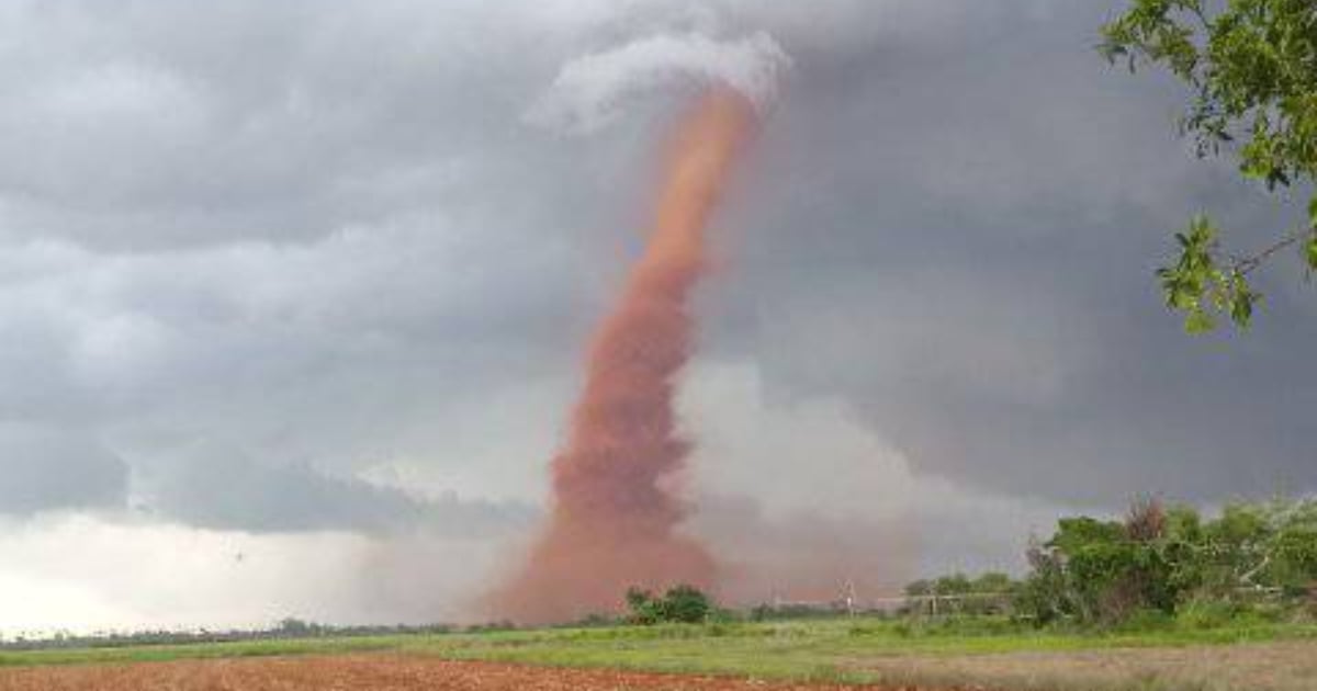 Impactante tornado toca tierra en Güira de Melena, Artemisa