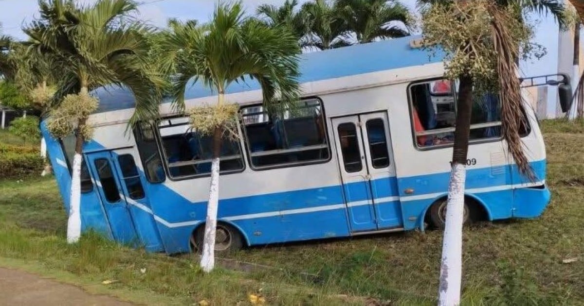 Choque entre una guagua y una bicicleta eléctrica en Holguín deja siete heridos, una de ellos grave