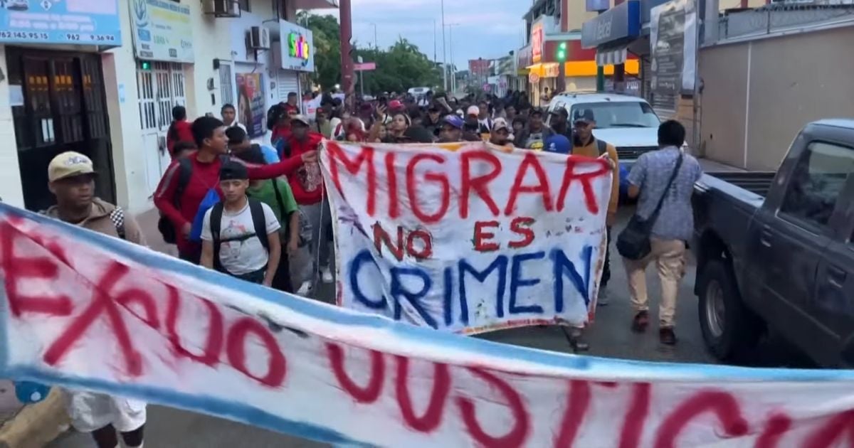 Cubans Embark on Caravan from Tapachula Heading North in Search of Relocation or Asylum
