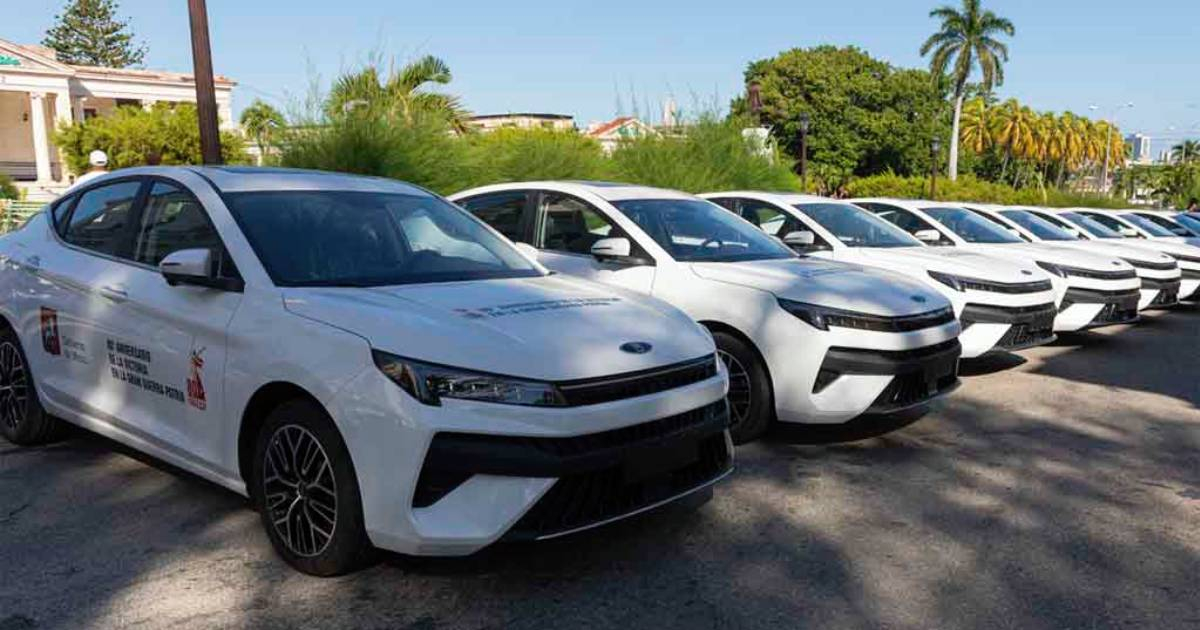 Russian Moskvich Cars Hit Havana Streets Amid Severe Transportation Crisis