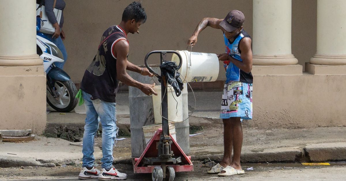 Pipes, private wells, and bribes: this is how water is obtained in Cuba