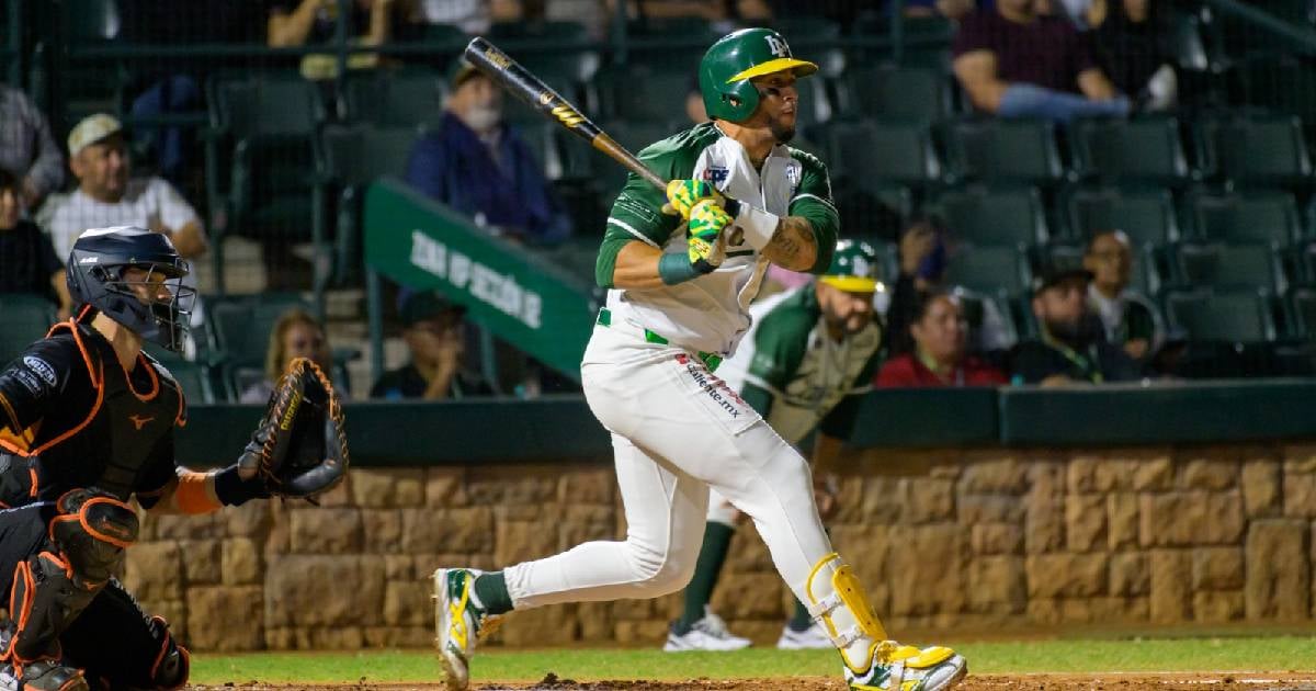 Cuban Leonys Martín remains unstoppable in Mexico: he hits a home run and extends his lead in the Pacific League