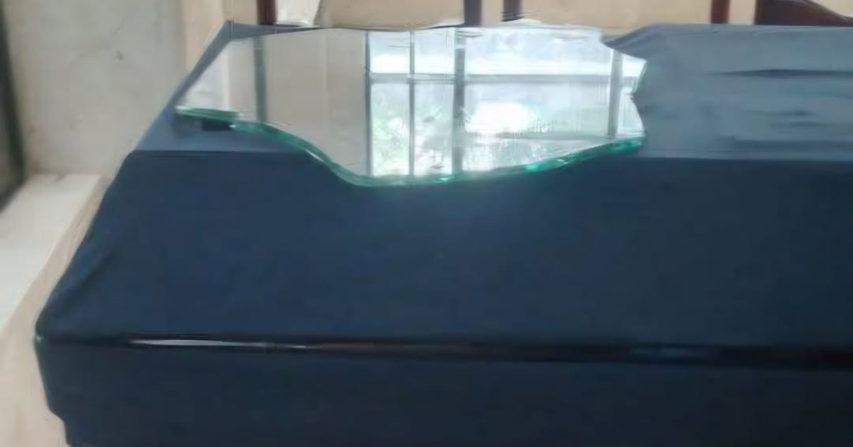 Broken Coffin Glass in Guantánamo Sparks Outrage Over Cuba's Funeral System Collapse
