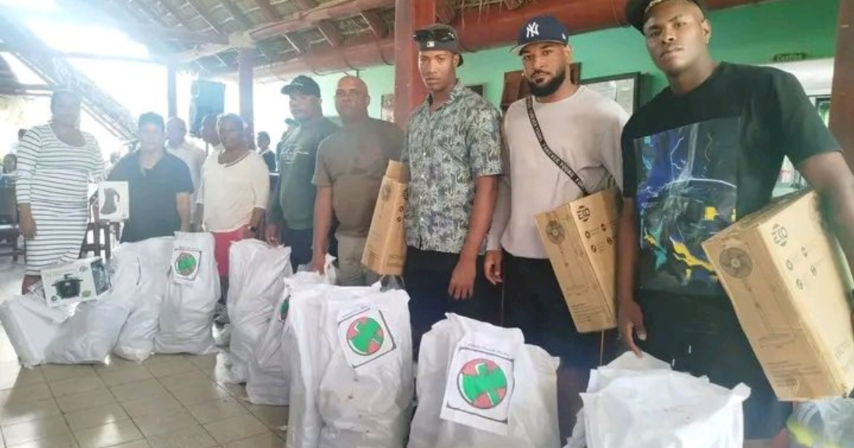 Baseball Players in Las Tunas Receive Charcoal and Fans as "Incentives"