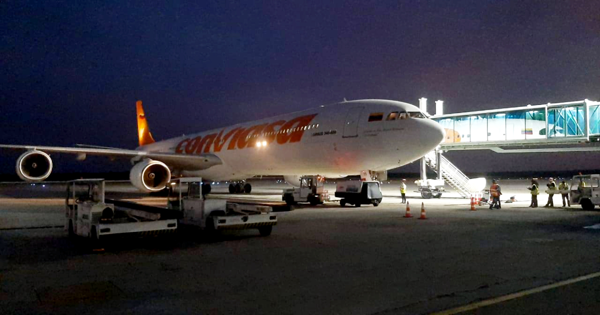 220 doctors return to Cuba from Venezuela while official silence persists regarding the situation of cooperators