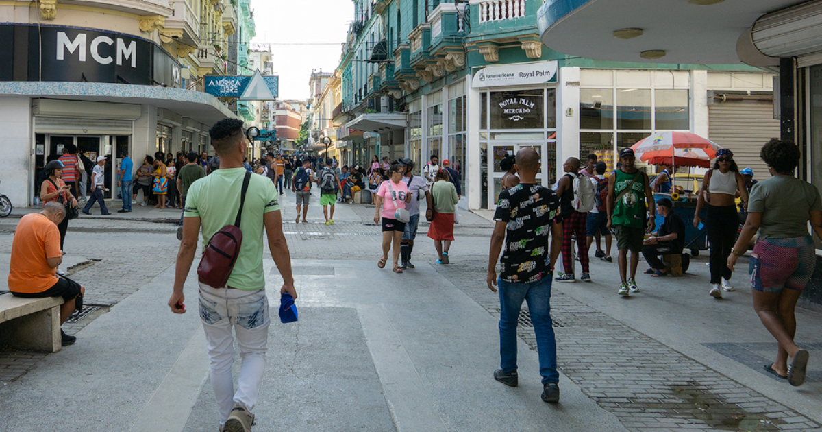 Cubanos caminando por La Habana (Imagen de referencia) © CiberCuba