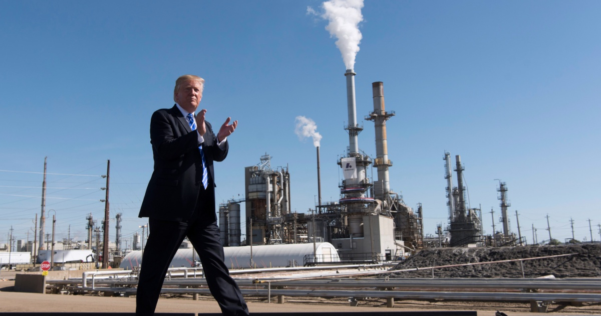 Texas oil falls to its lowest price since 2021