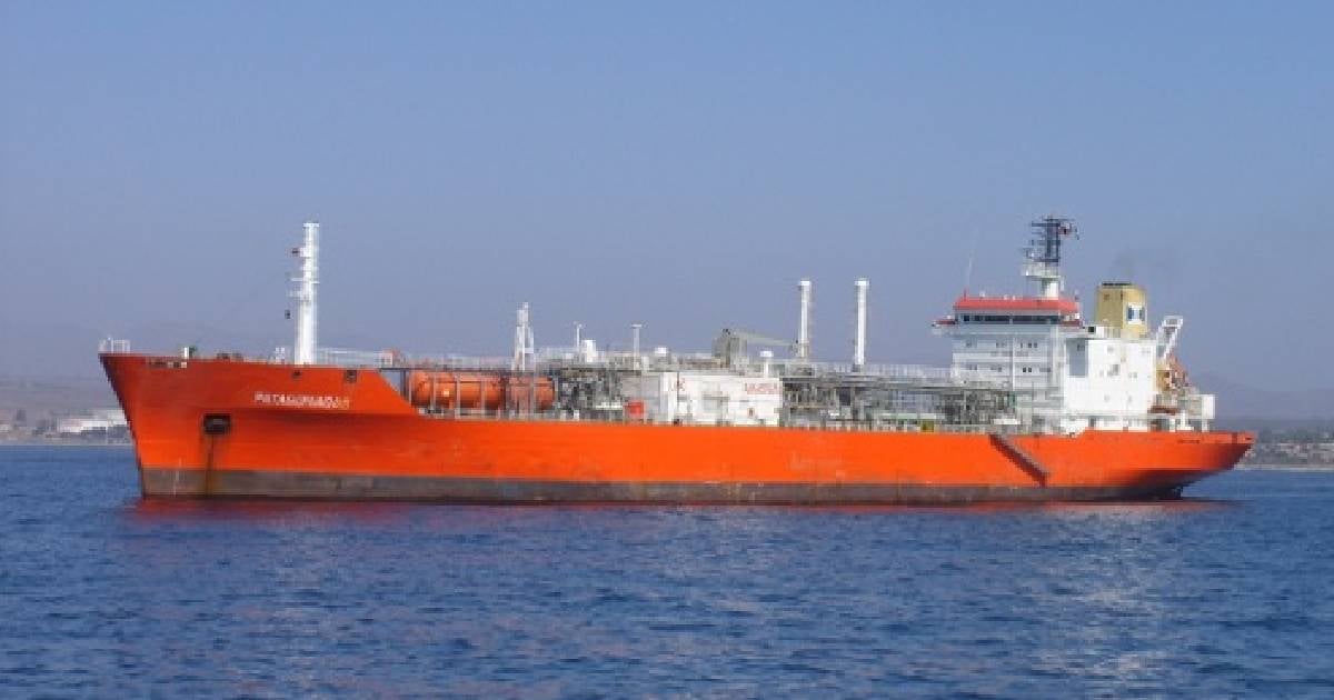 Mexico Dispatches Two Ships Carrying 80,000 Barrels of Fuel to Cuba