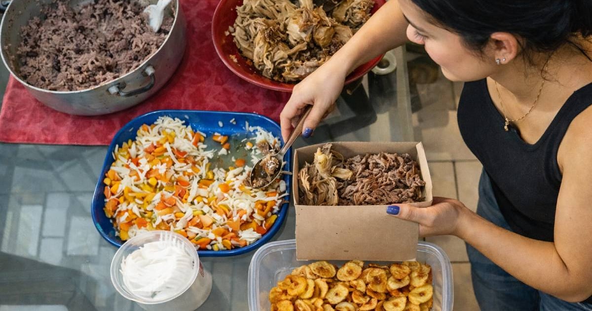 Cuban Family Brings Christmas Cheer by Distributing Food Boxes in Havana