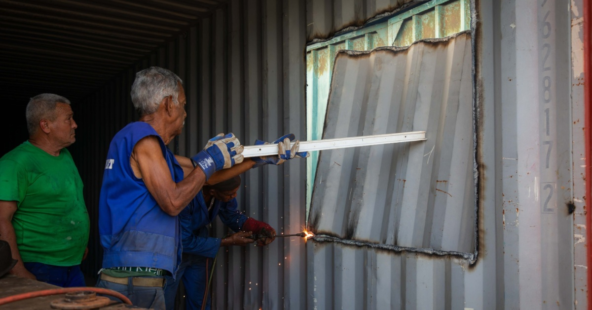 Container houses in Cuba: State-run media boasts about the regime's latest "miracle" in housing