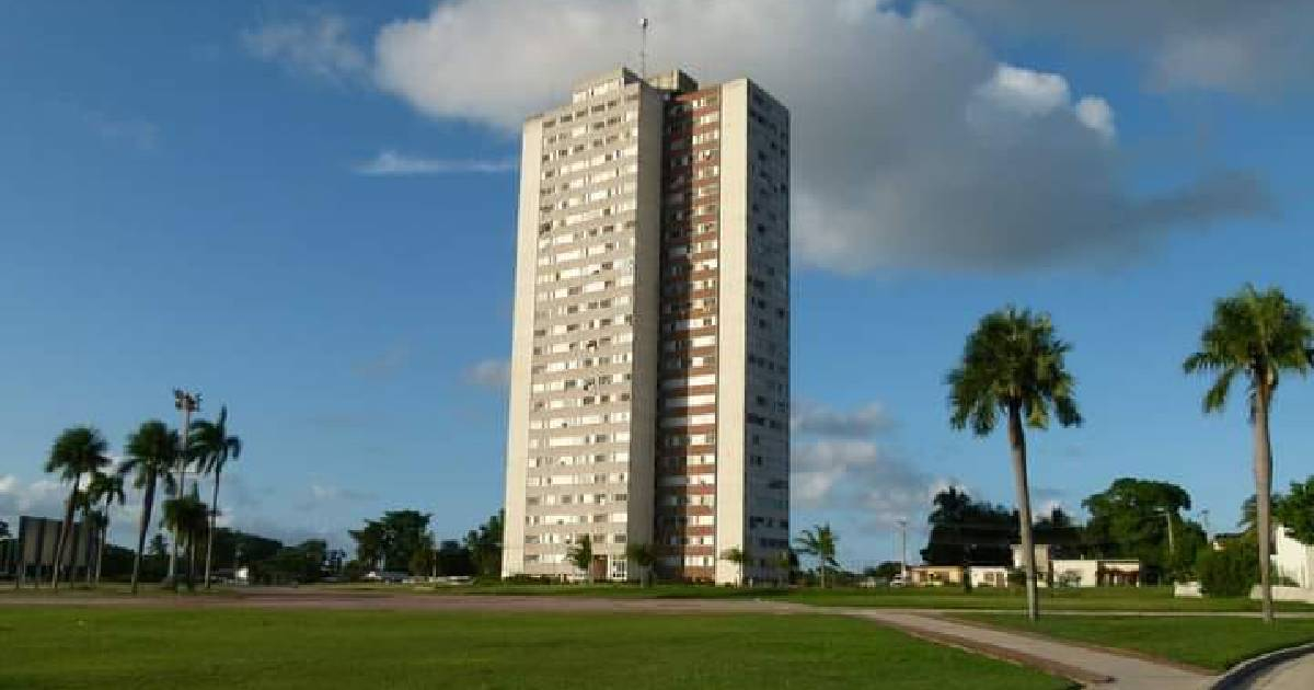 26-Story Building in Camagüey Left Doorless After Overnight Theft