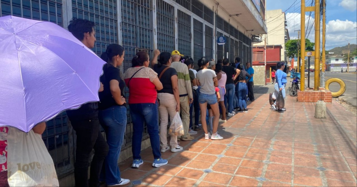 Venezuelans are standing in long lines and making panic purchases due to political uncertainty