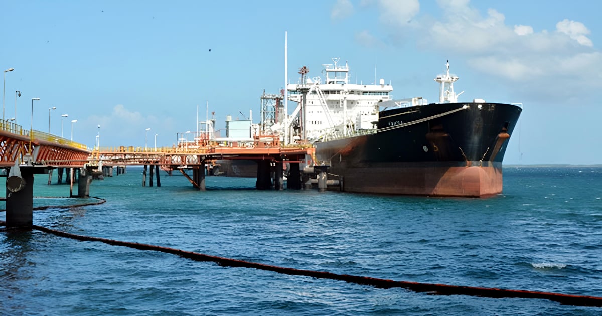 Cuba Faces Oil Crisis: GAESA's Six Vessels Hold Last Reserves in Matanzas Bay