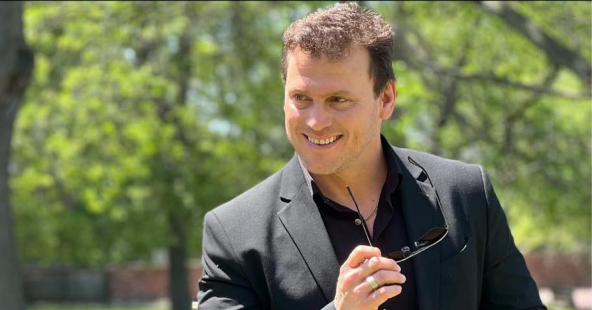 Rodolfo Faxas would return to Cuba if he could live off his art: "The energy it gives me is something no other place has provided."