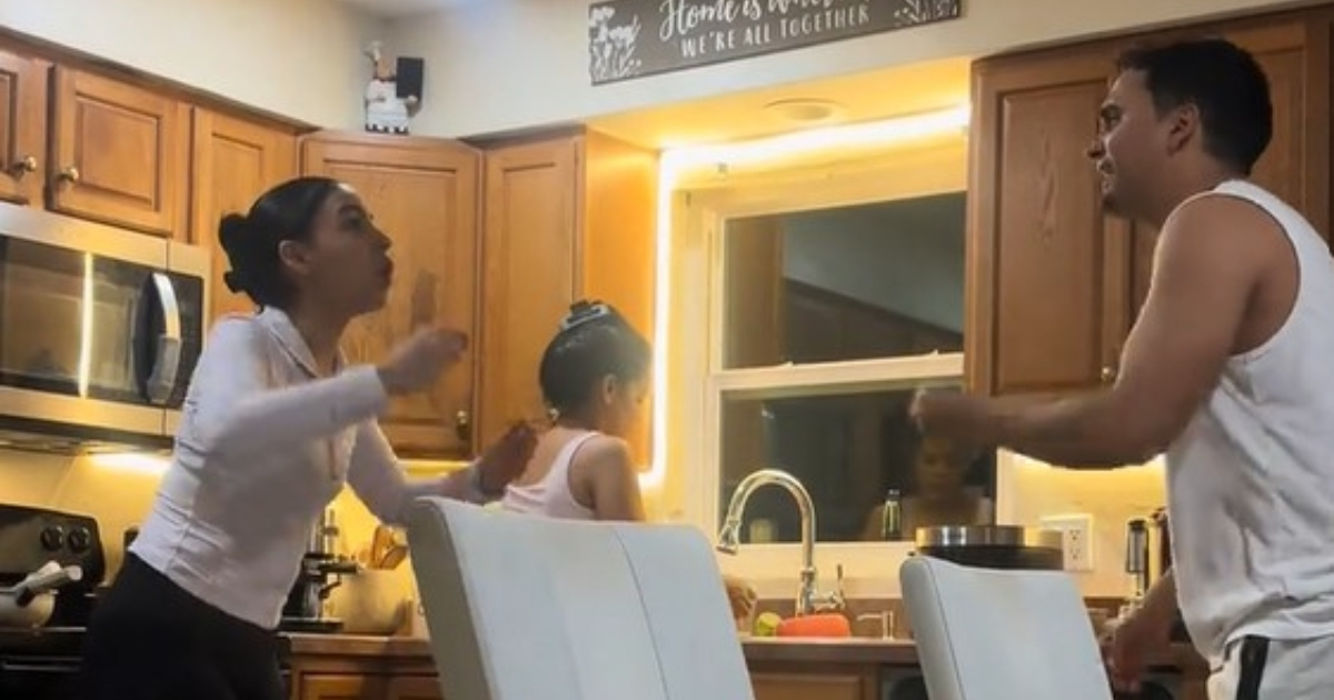 Cuban woman shows how they live in their home since Maduro was taken: "The neighbors must think we have a political rooster fight"