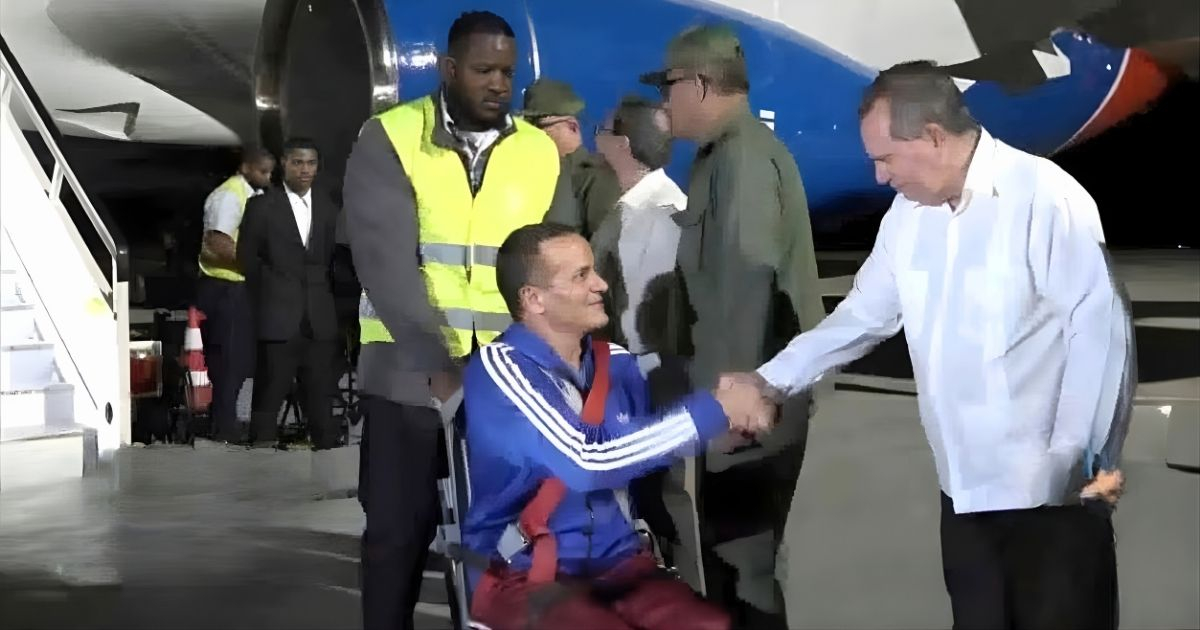 El r&eacute;gimen cubano recibe a militares heridos en Venezuela tras la captura de Nicol&aacute;s Maduro
