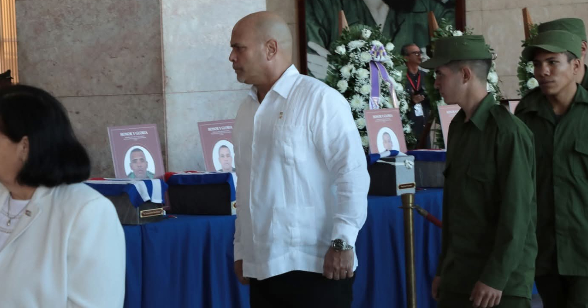 Gerardo Hernández asserts that the Cuban military personnel who fell in Venezuela were only carrying light weapons