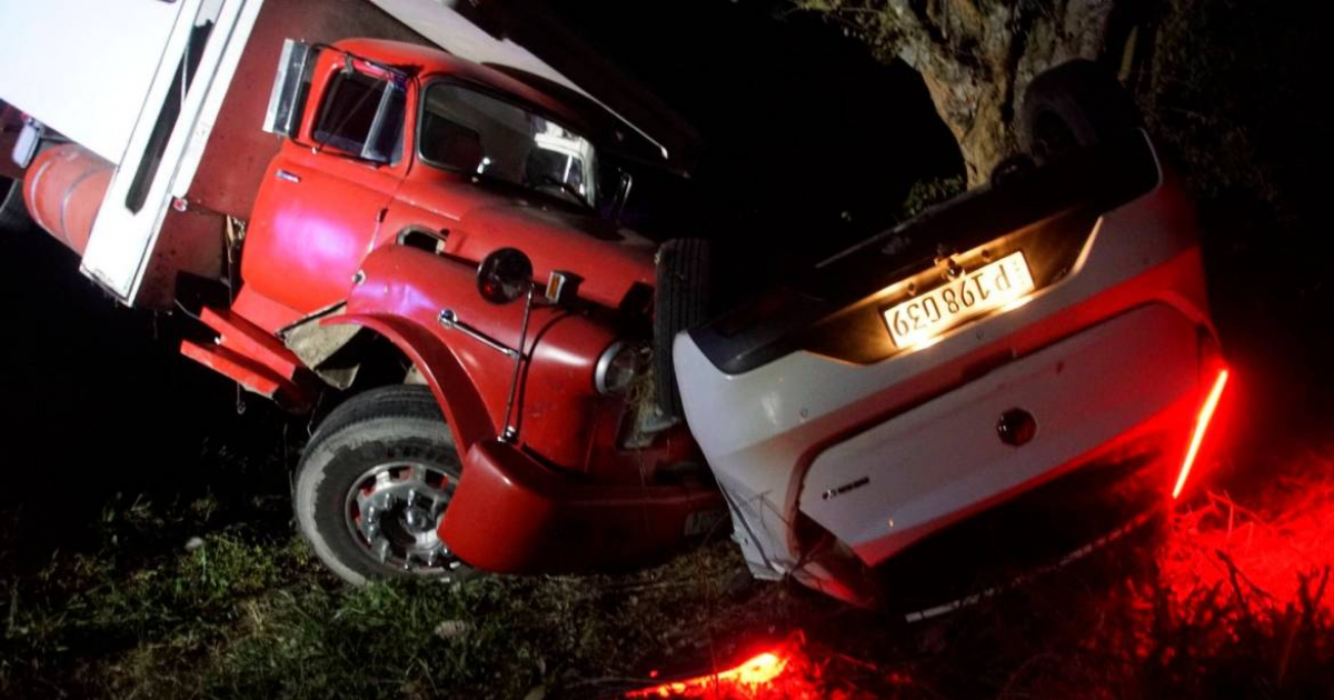 Collision in Las Tunas Involving Three Vehicles on Becerra Curve En Route to Puerto Padre