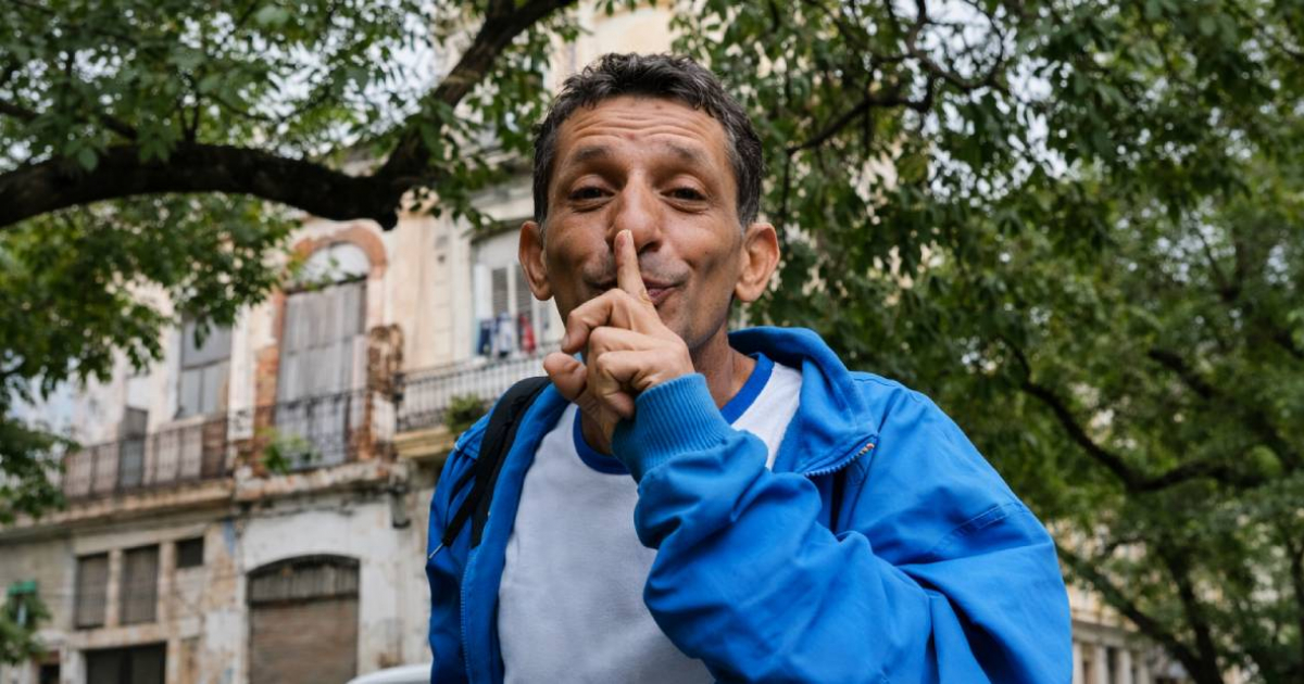 Joke in Havana: She asks him to pretend to be her doctor, and he makes a scene with the diagnosis right in the street