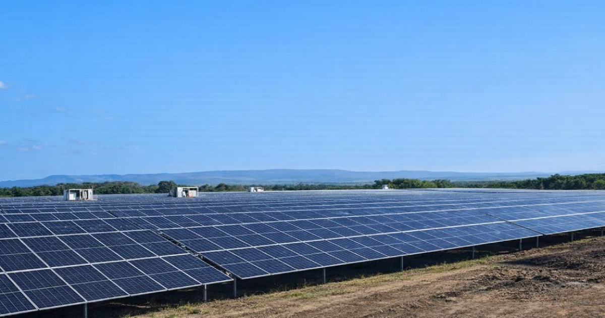 Cuban regime inaugurates solar park in Santiago de Cuba and claims it is connected to the national electric system