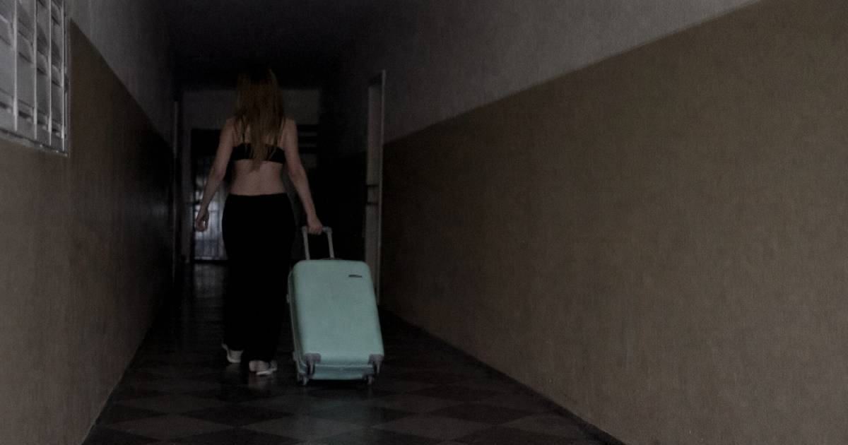 Influencer arrives in Cuba during a blackout and sparks debate on social media: "Why are you going?"