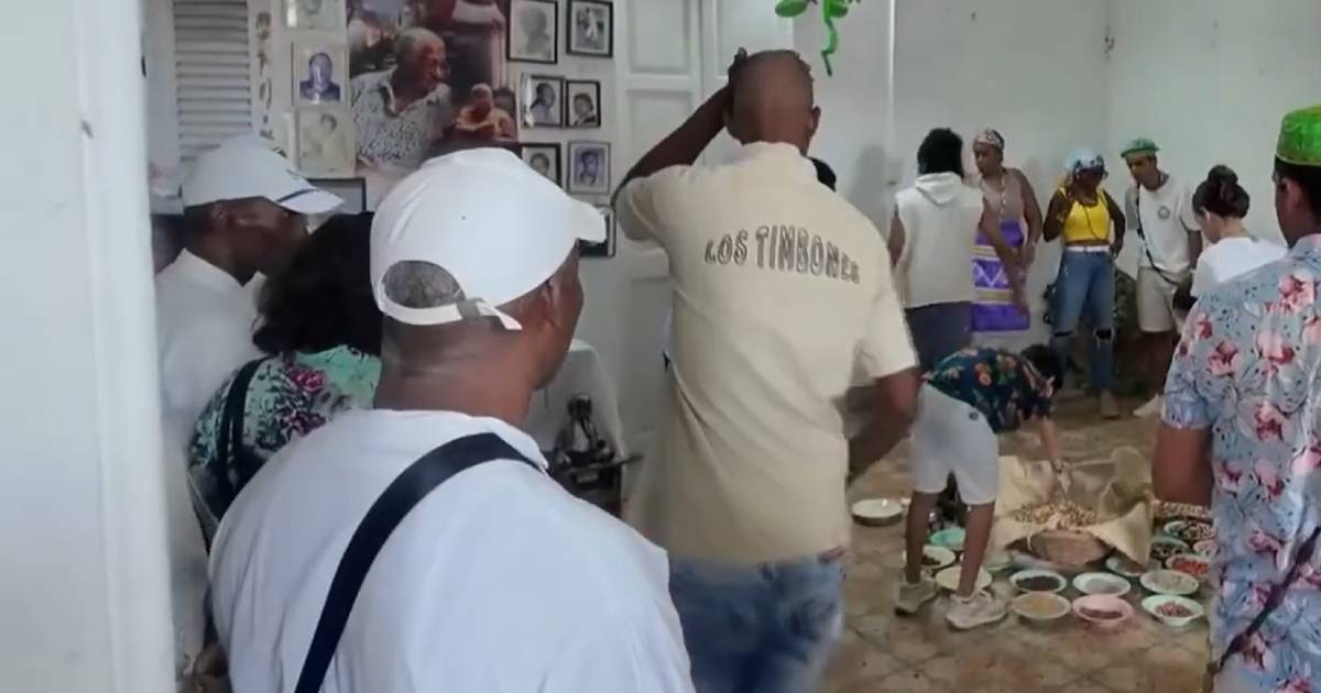 Cuban santeros pray for the "spiritual healing" of the country