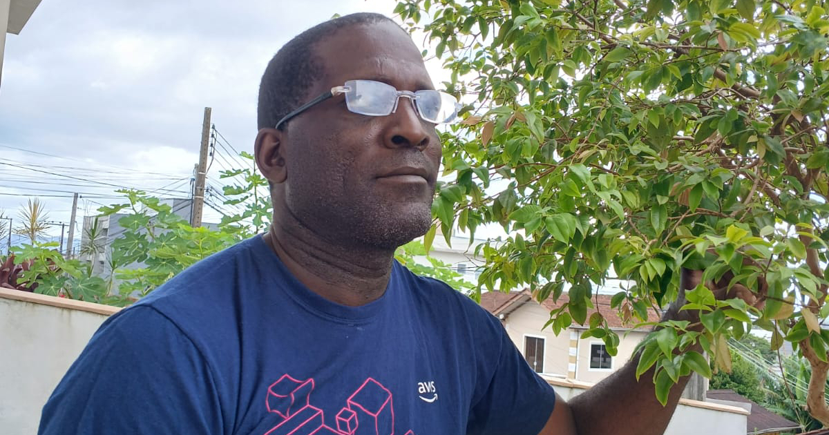 Arián Iznaga: “I see through my ears; I only wish I could see my four children.”