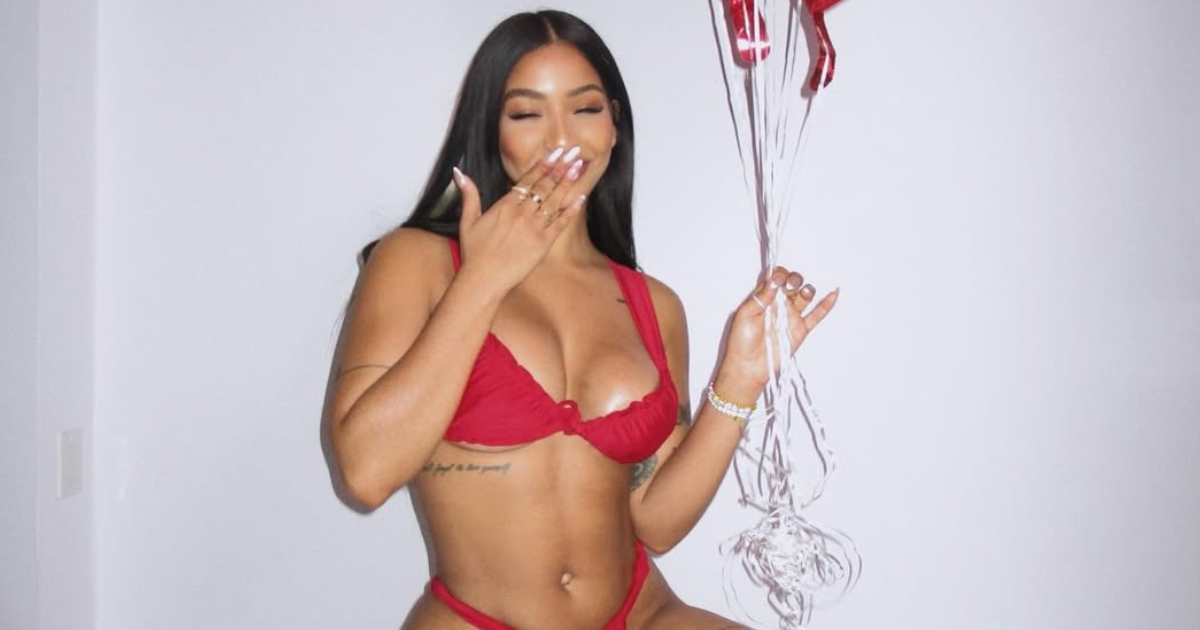 Samantha Hernández Stuns Fans with Valentine's Day Photo Shoot