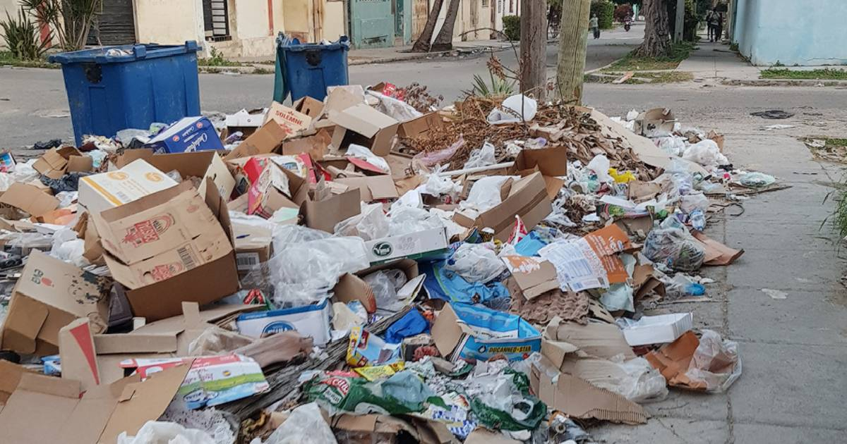 Fuel shortage sinks Havana even deeper amid mountains of garbage