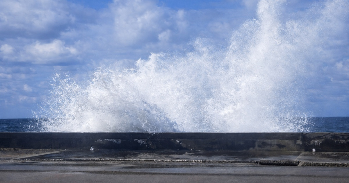 Increasing swells: Warning of coastal flooding risk in Havana