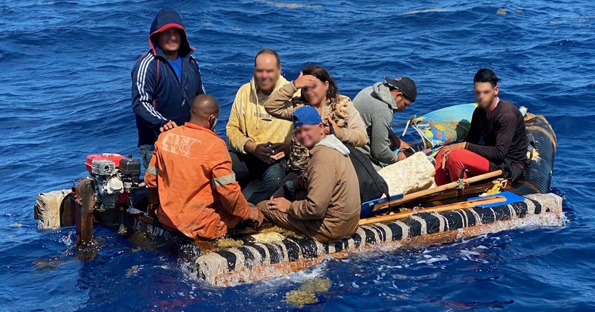 Trump recognizes the bravery of Cuban rafters: "They passed through waters infested with sharks."